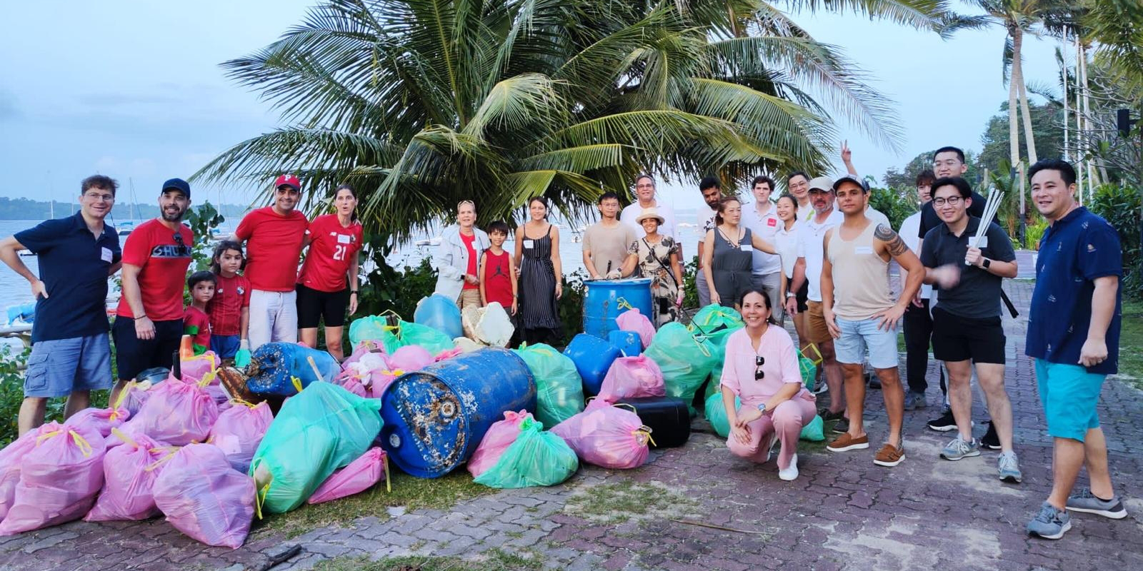 thumbnails LatAmCham Community Beach Clean-up Day